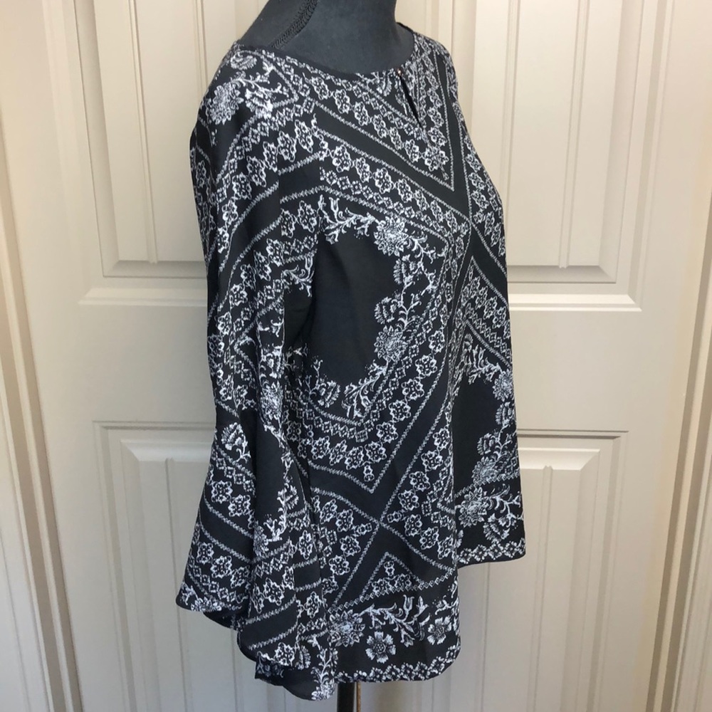 Blouse with Bell Sleeves Size XS - Picture 4 of 11